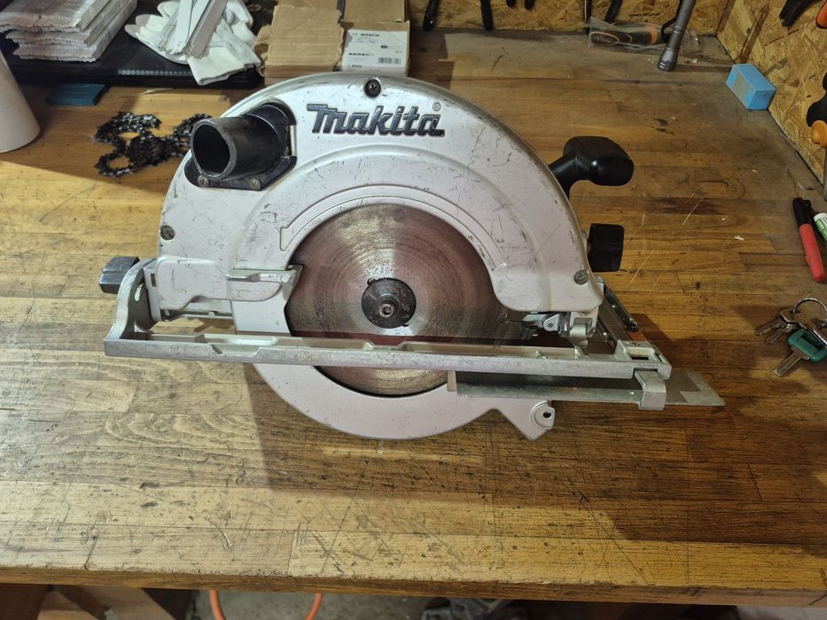 Circular de mana Makita 5903R
