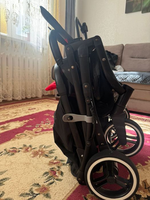Продам детскую  коляску