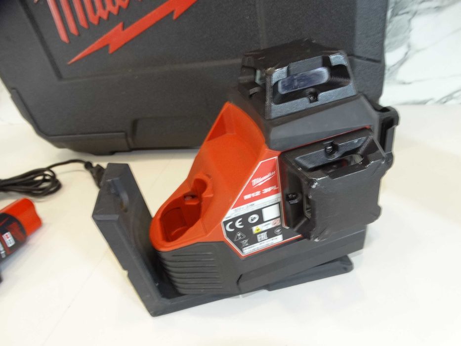 Резервиран - Milwaukee M12 3PL - 3D зелен лазерен нивелир