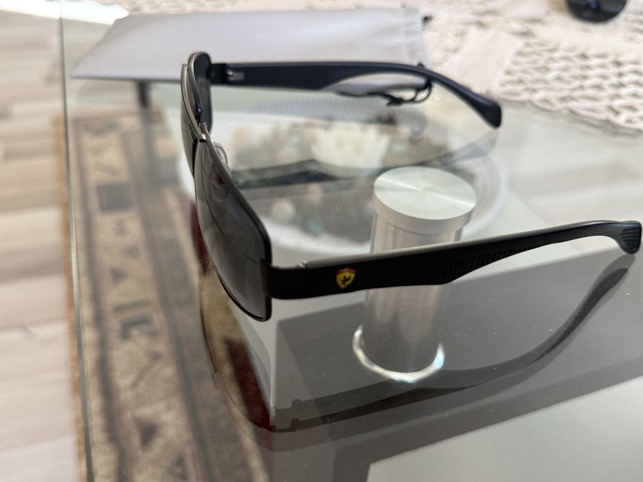 Ochelari de soare ferrari