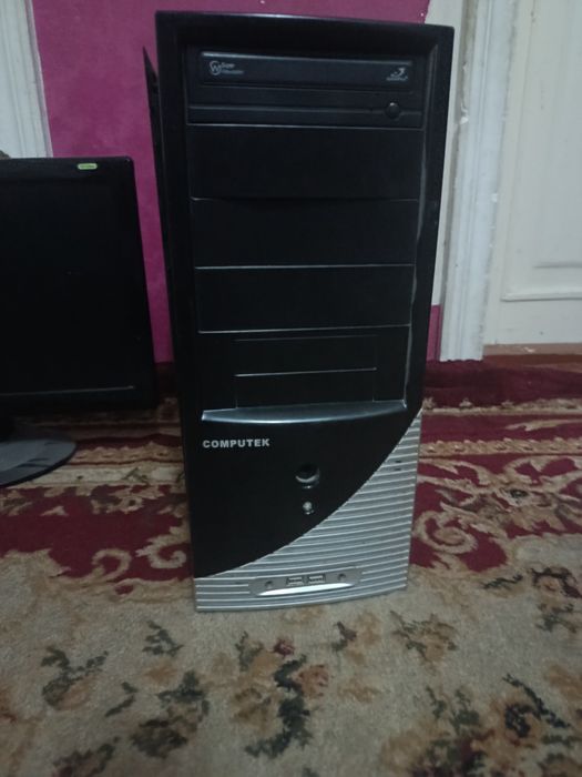 Kompyuter monitori bilan