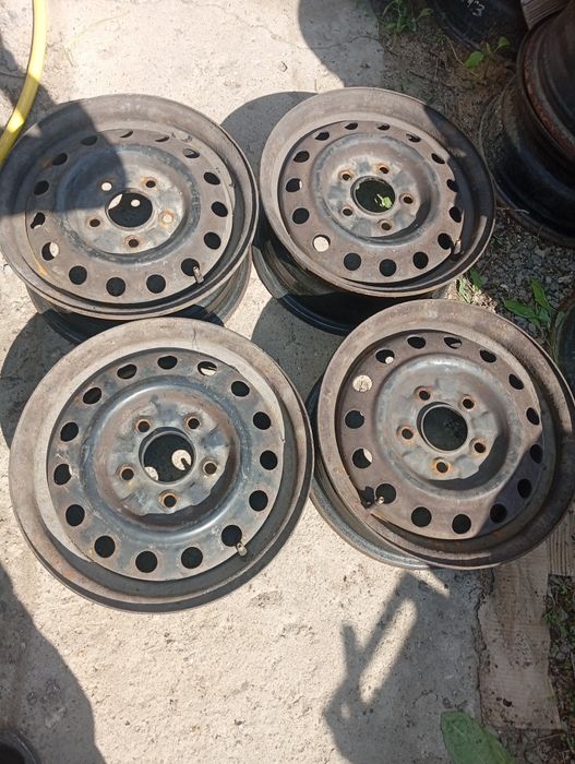 Продам комплект дисков r14 mazda mitsubishi.