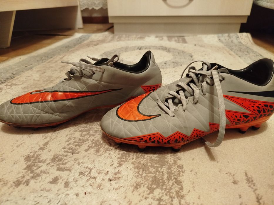 Футбольные бутсы Найк