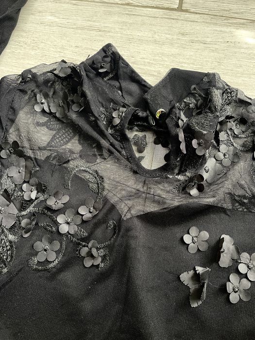 Черна блуза с цветчета