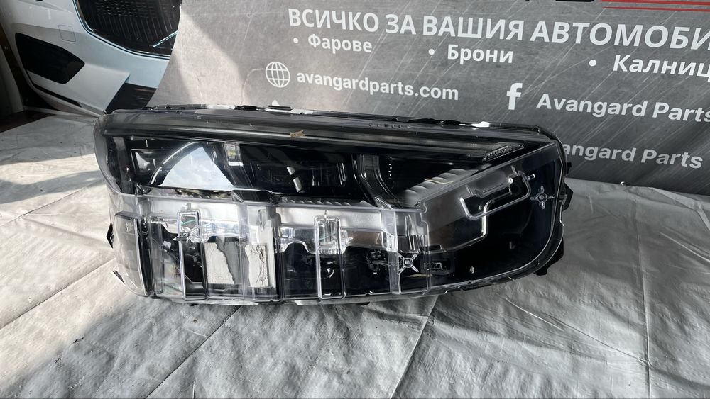 3 броя десен и 1 брой ляв фар Ford Mustang E-Mach 2021-