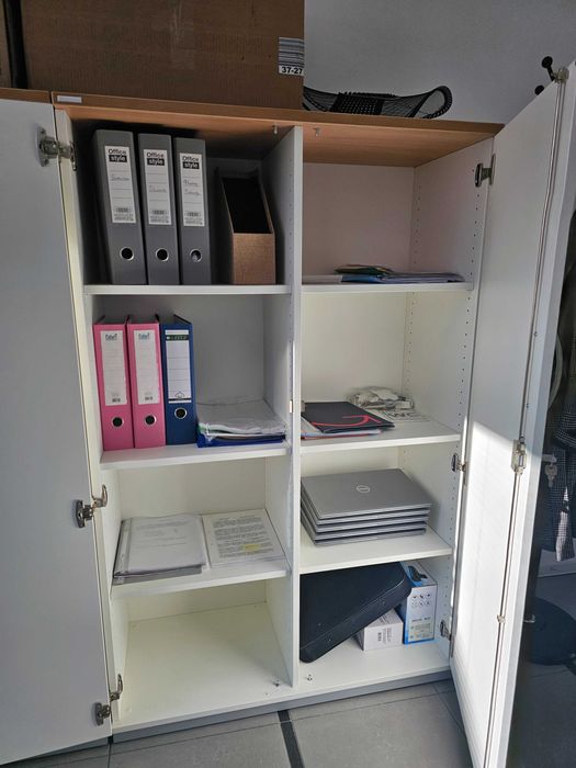 Офис шкаф с рафтове