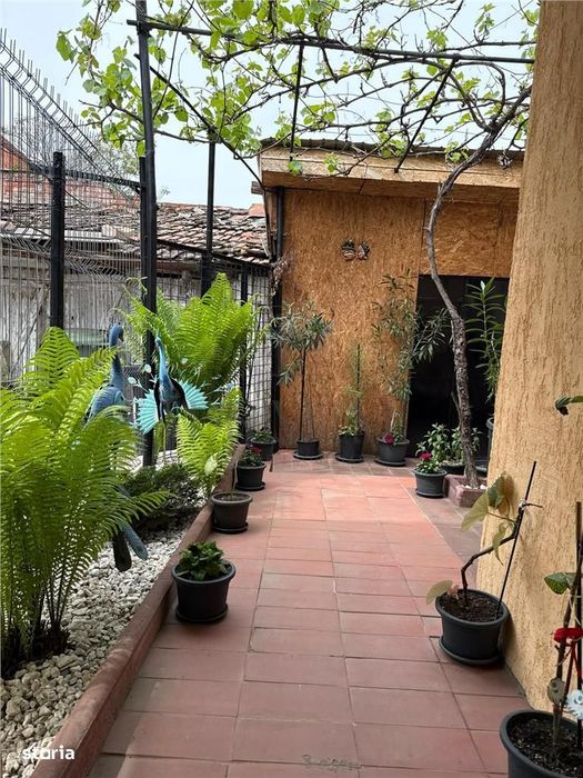 Complexul Studentesc - 2 Camere + Curte - Amenajat - Centrala proprie