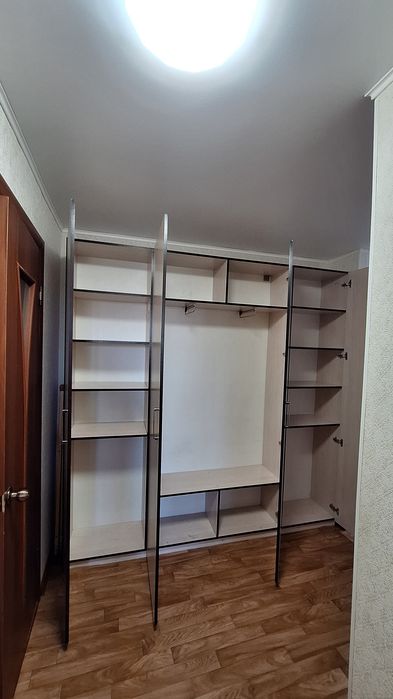 Шкаф большой для спальни