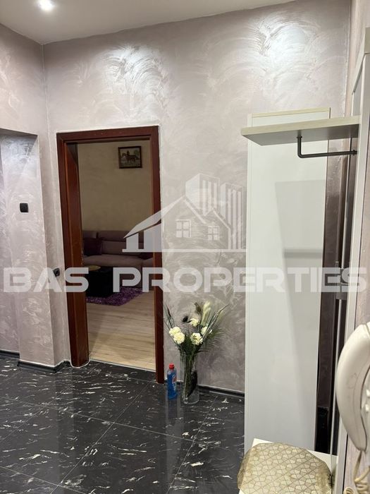 Дава се под наем Тристаен апартамент в София, Център - 100 кв.м за 897.6 € - Снимка #8