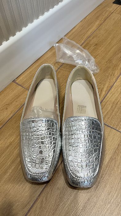 Новые лоферы женские продам
