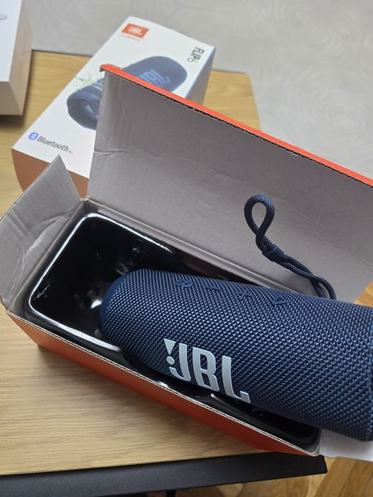 Doua tablete plus boxa JBL Flip6 cadou