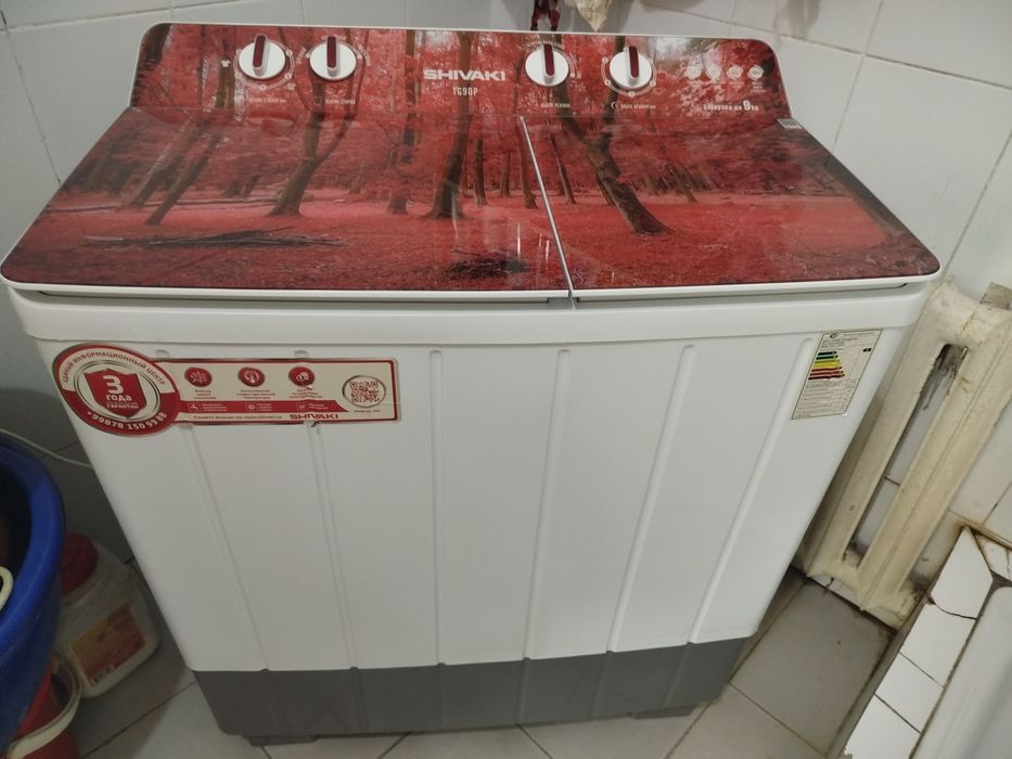 Продайотся пол автомат стиральная машинка.