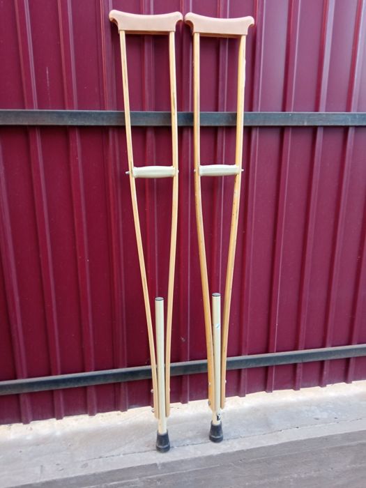 Продам трости и костыли регулируемые