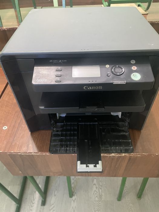 Canon 4400 prentiri oq qora chiqaradi. Kopiya ham qiladi qog’ozlarni