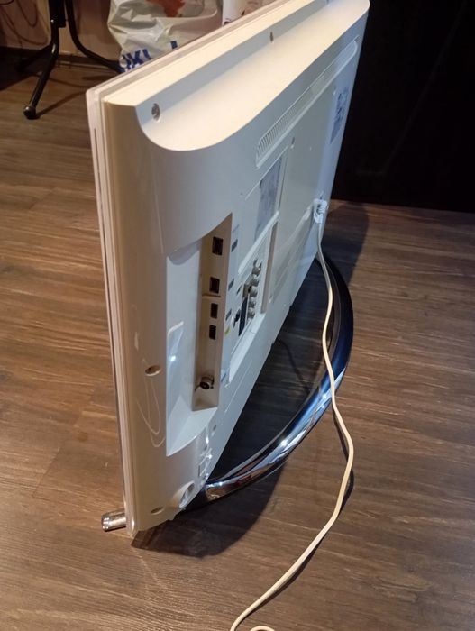 Телевизор Samsung 32"