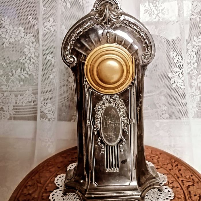 Посребрен, механичен часовник