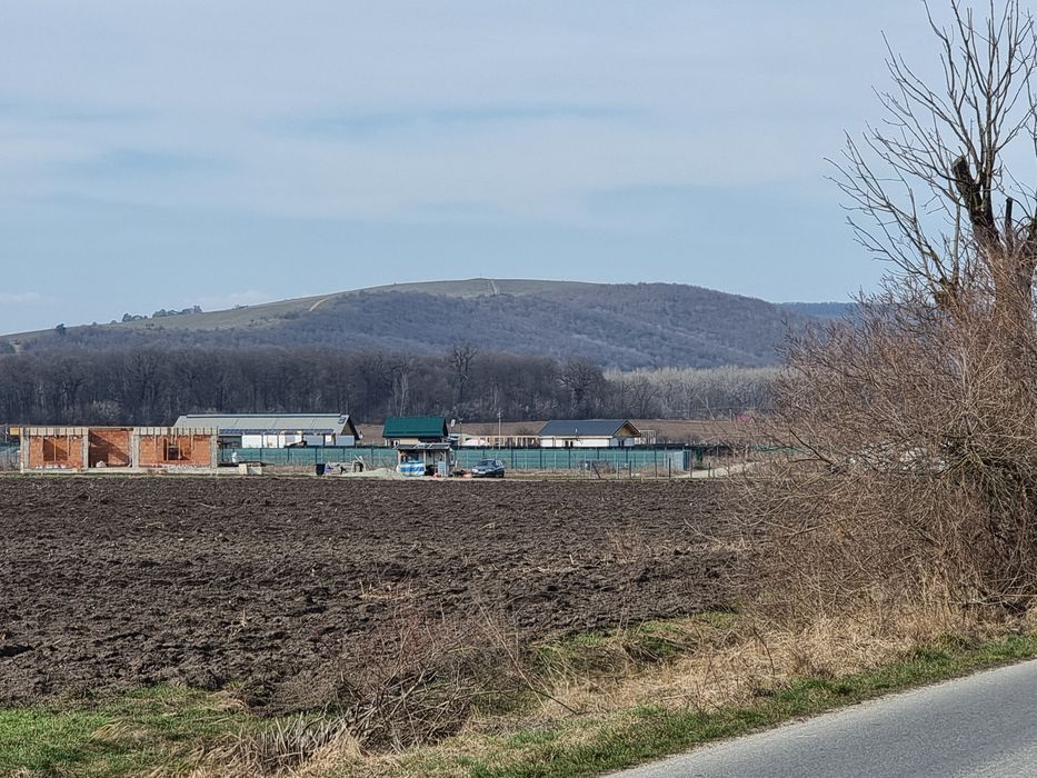 Vând teren  intravilan