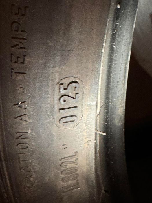 Pirelli 265-35-21 Dot24,25