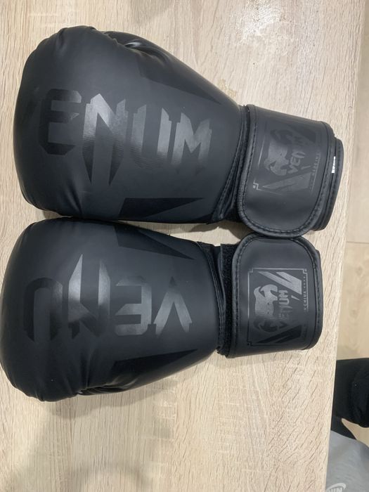 Продам новые боксерские перчатки