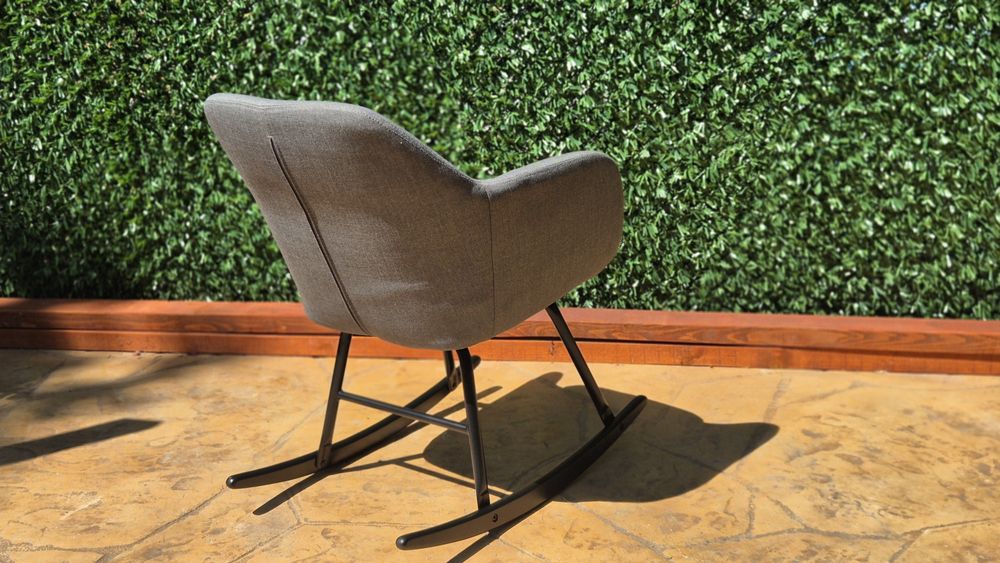 Стилен Люлеещ се стол.