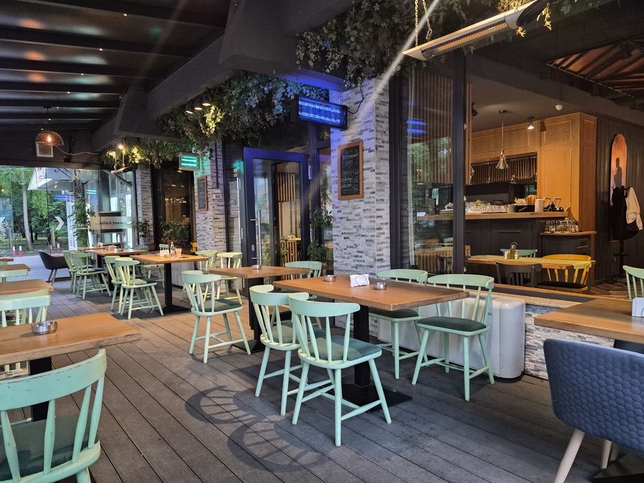 Cedare afacere restaurant