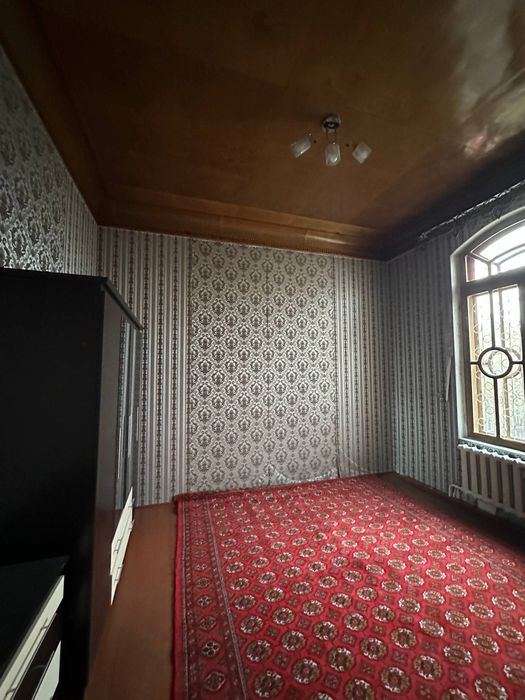 Сдаётся в аренду двор  чархи савдо цент олдида 

2 etaj uy 
Padval 2 t