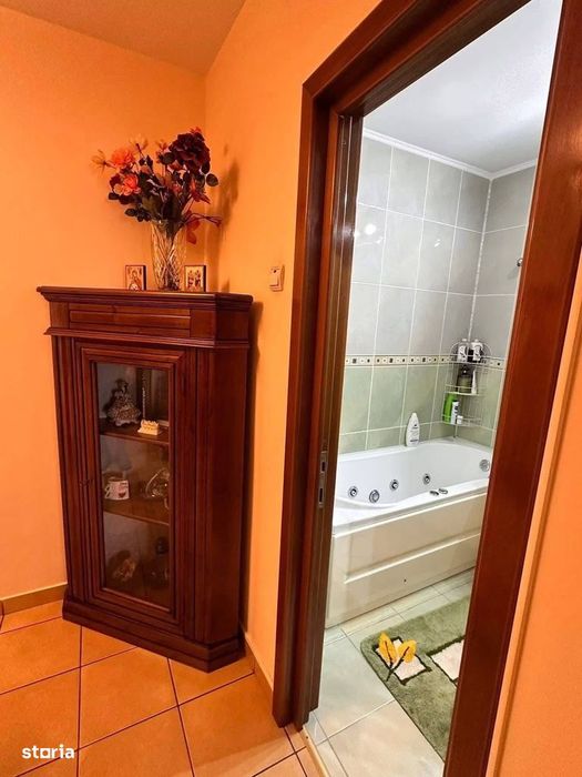 De vanzare apartament cu 3 camere si balcon, mobilat si utilat