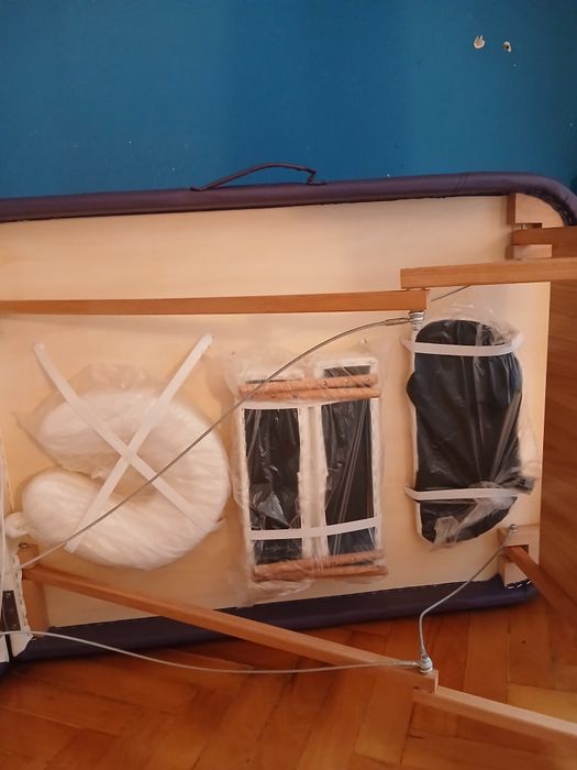 Masă de masaj profesională, pliabilă și portabilă – Design ergonomic (alb-mov)
​Descriere:
​Vând masă de masaj în stare excelentă, ideală atât pentru