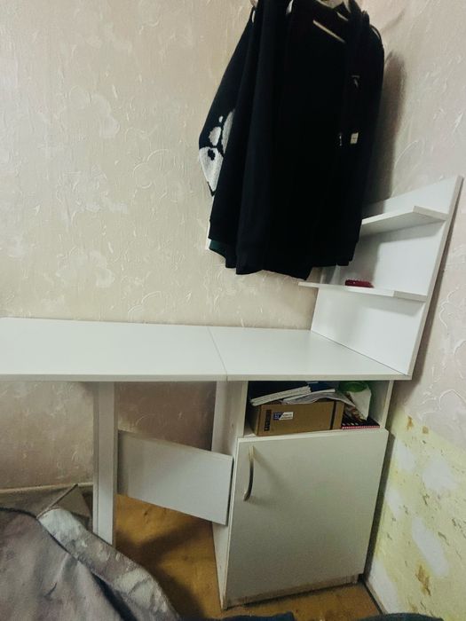 Стол маникюрный,самовывоз