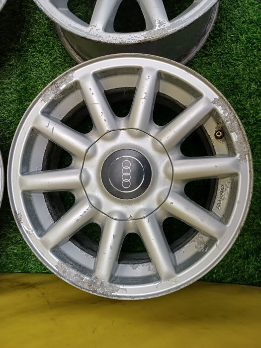Диски R15 4x108 ромашки на Audi.