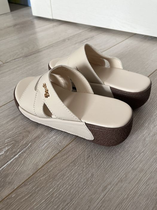 Продам новые босоножки.