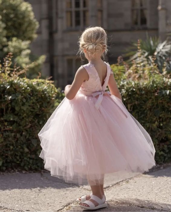 Нарядные платья для левочек на прокат