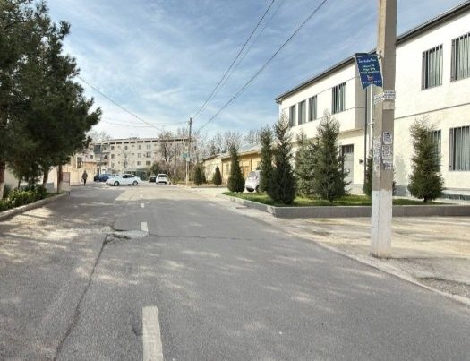 Cchilonzor rayon 2 charh komolon mahallada hovli sotiladi 6.83 sotik
