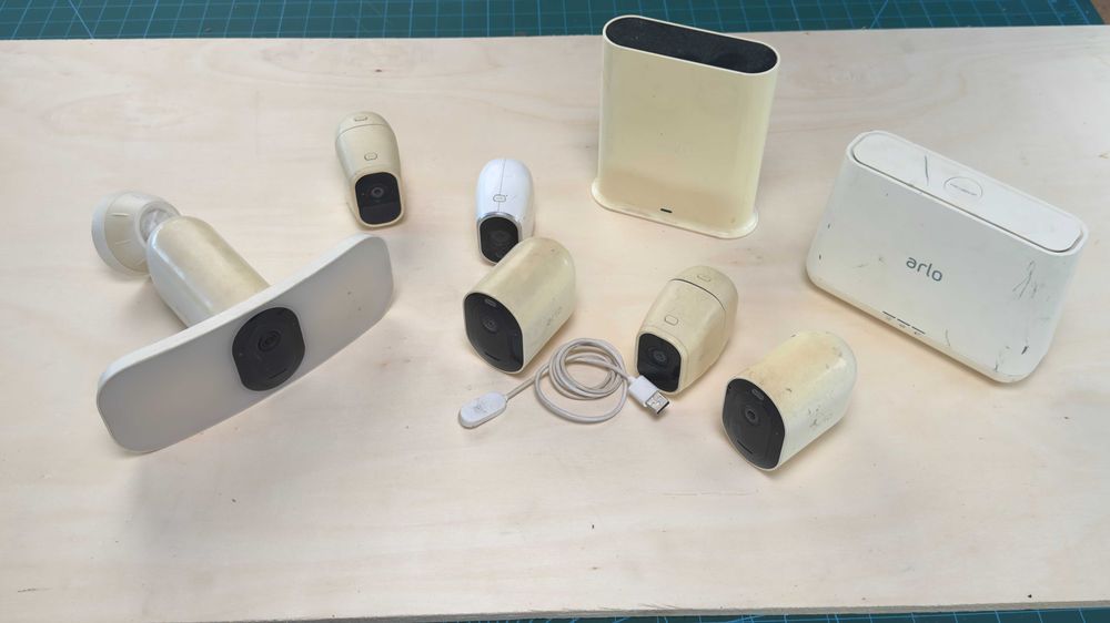 Sistem supraveghere Arlo - 6 camere + 2 statii, pachet complet