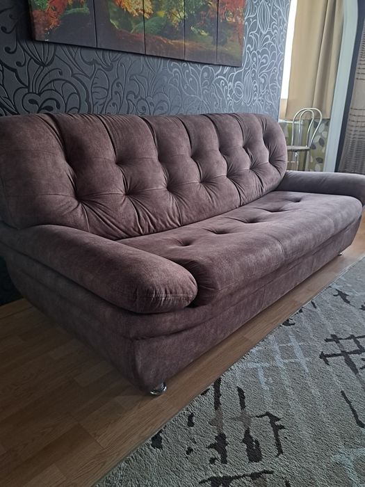 Срочно продам диван и два кресла.