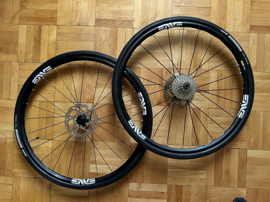 Set complet roti cursiera MAVIC cu anvelope MAXXIS 700x32c