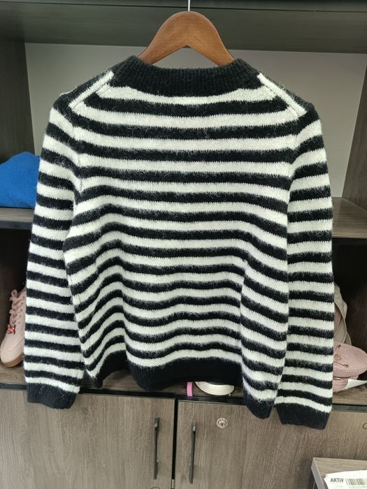 Продам женские джемпер, разных размеров.