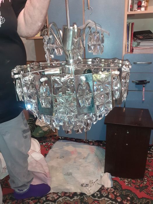 Продам хрустальную люстру