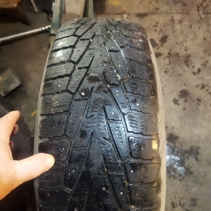 Продам финскую шипованную резину