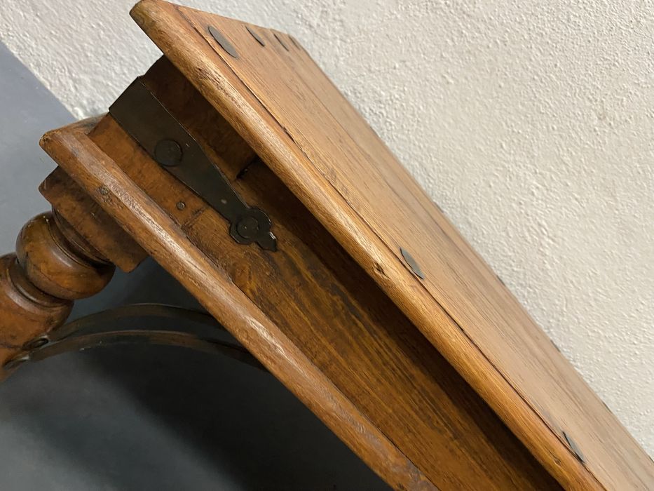 Масивна холна маса от тик с орнаменти от ковано желязо Индия