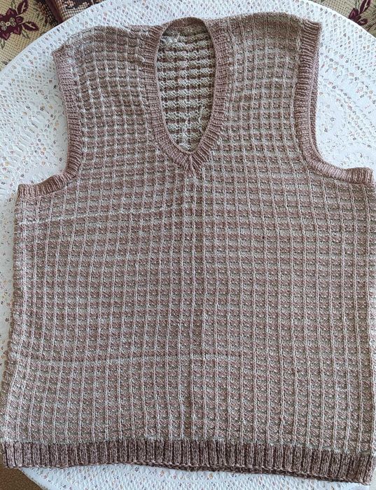 Дамски блузон - нов.Голям ръчно плетен пуловер - нов