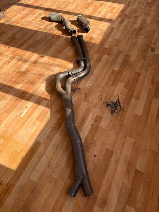 BMW f82 M4 single mid pipe и катализатори