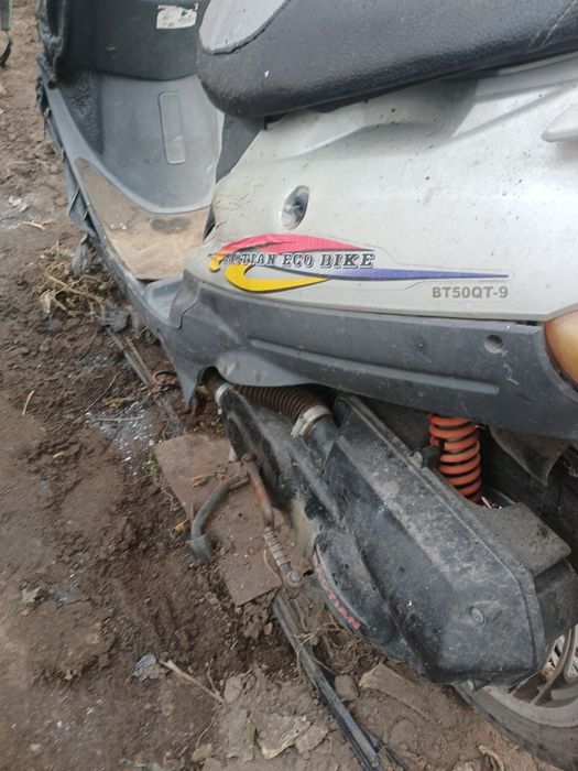 Scuter atins de flacăra de foc