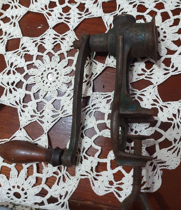 Râșniță veche in stare foarte buna