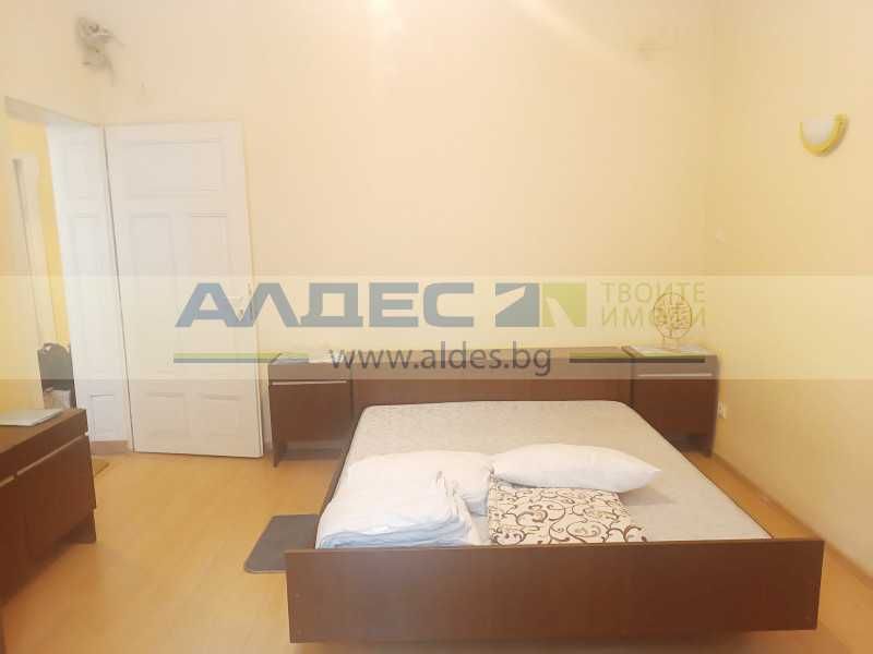 Дава се под наем Тристаен апартамент в София, Център - 120 кв.м за 897.6 € - Снимка #8