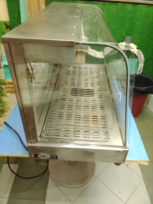 Топла витрина за печива и др. храни