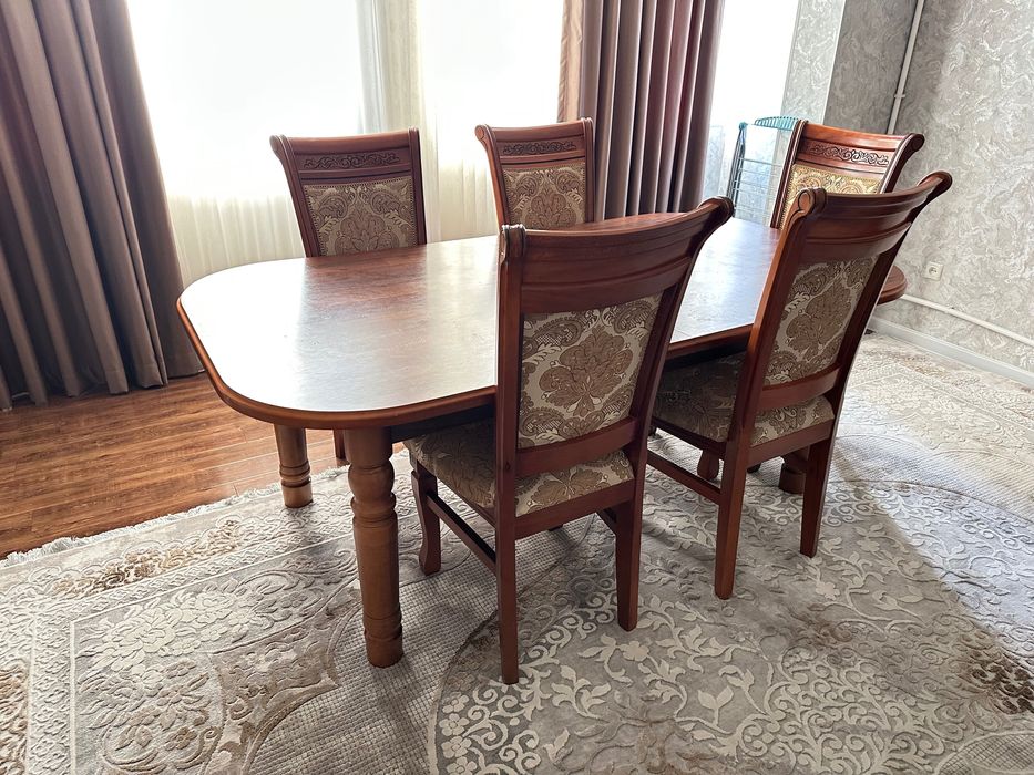 Продается Стол и стулья