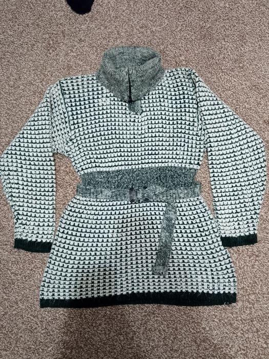 Свитер жен. Раз. 46.