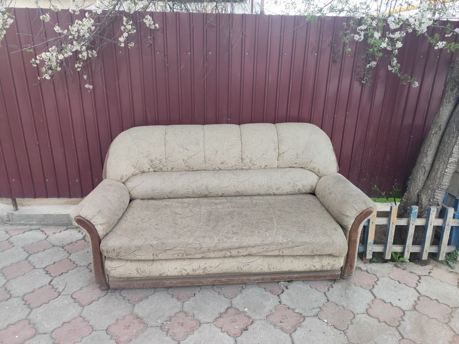 Отдам диван, самовывоз.