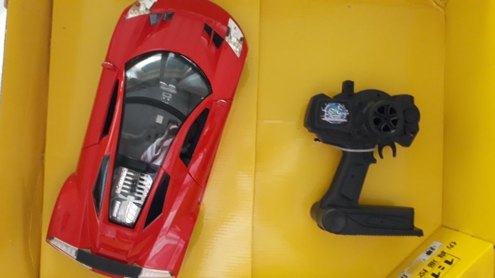 ГОЛЯМА КОЛА с дистанционно управление и зарядни батерии